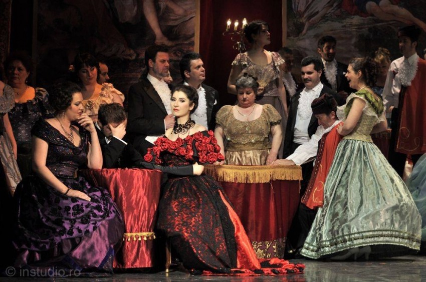 Spectacolul „Opera rediviva” în Piața Sfatului