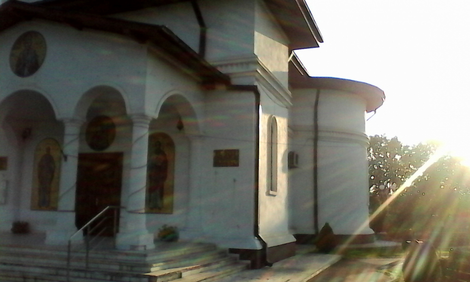 Biserica Izvorul Tămăduirii din satul Roșu