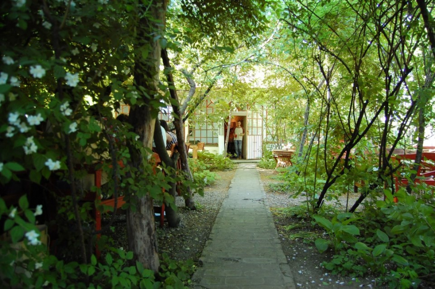 Top 5: Grădini urbane pentru un final de vară zen în capitală