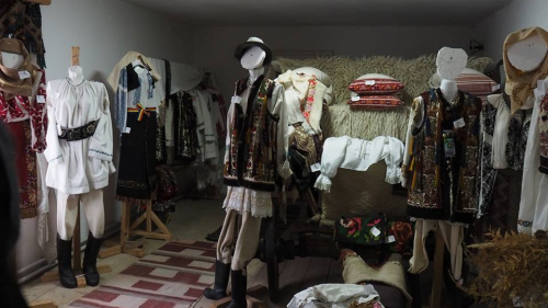  Muzeul etnografic Rușii Munți
