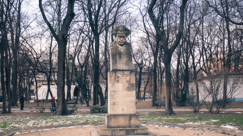 Statuia lui Barbu Ștefănescu Delavrancea