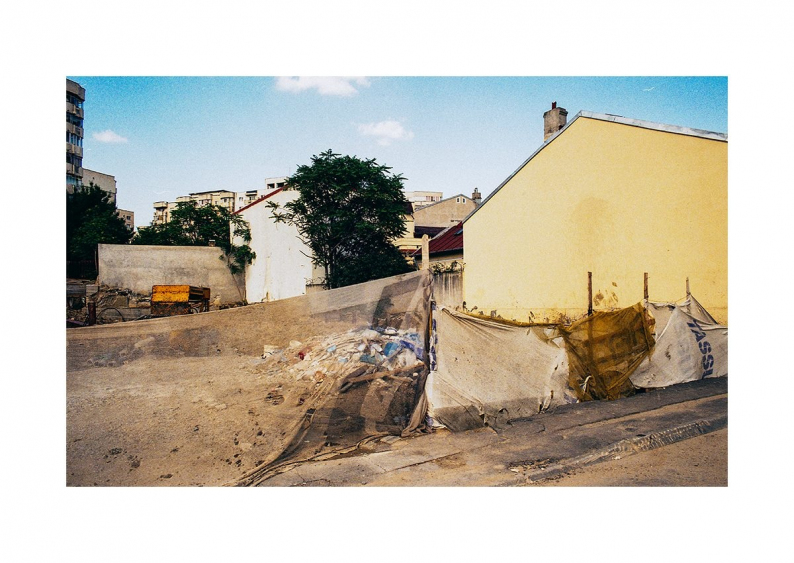 Vernisaj: „Estetica de cartier. Interioare şi exterioare (post)socialiste”