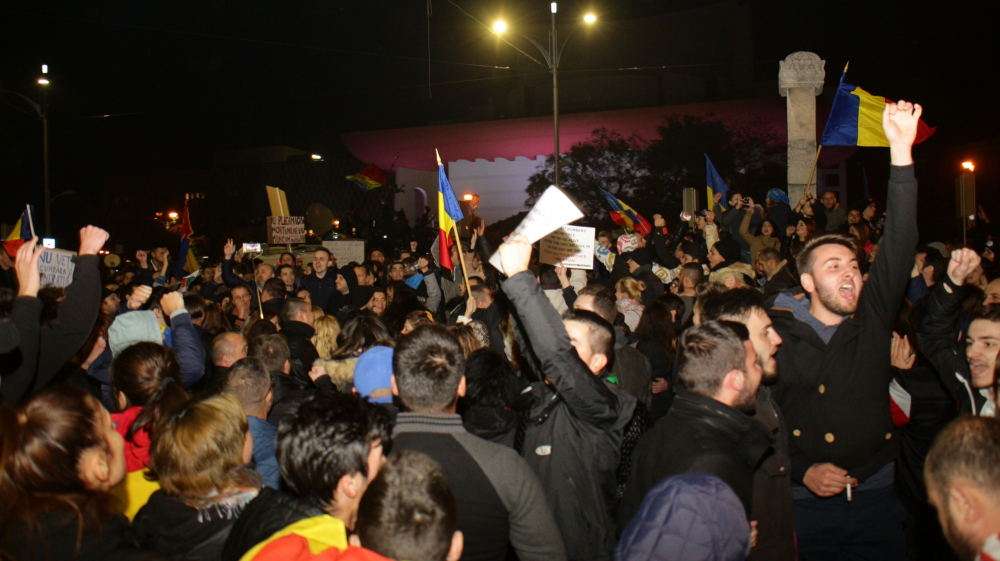 București. Imagini din a doua seară de proteste
