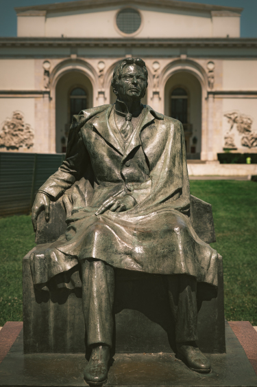 Statuia lui George Enescu (Operă)