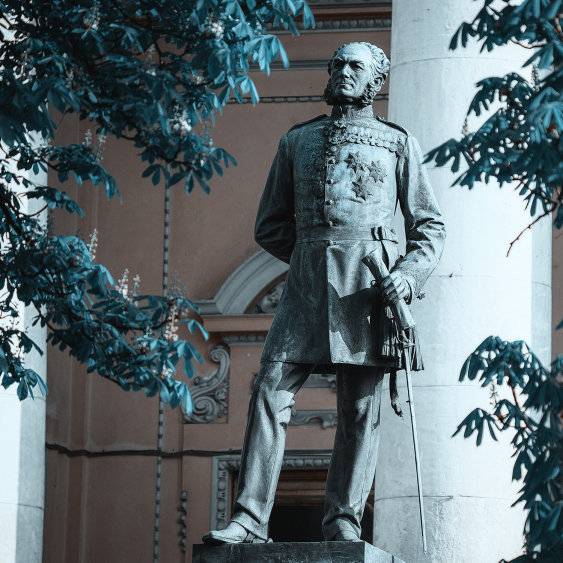 Statui din București