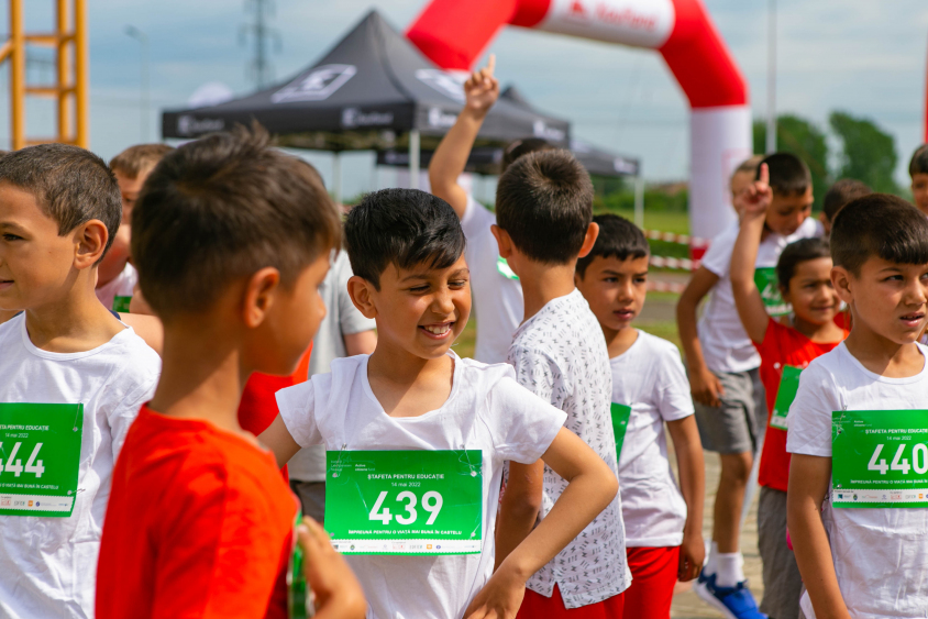 Aproape 400 de copii au alergat sâmbătă, 14 mai 2022, la Ștafeta pentru Educație de la Castelu