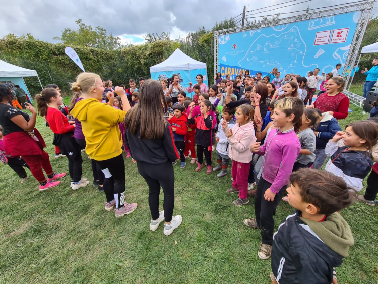 Peste 300 de copii din comuna Coroieni au participat la evenimentul comunitar multicultural Împreună reușim - etnii și culturi diferite