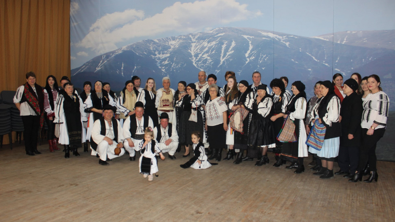 Șezătoarea de la Căminul Cultural din Racovița
