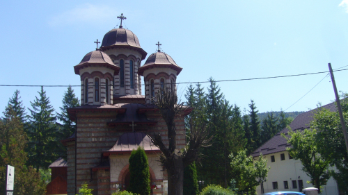 Biserica Sfinții Împărați Constantin și Elena 