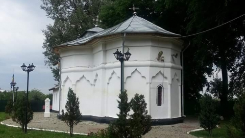 Biserica „Sfinții Împărați Constantin și Elena” de la Buciumeni